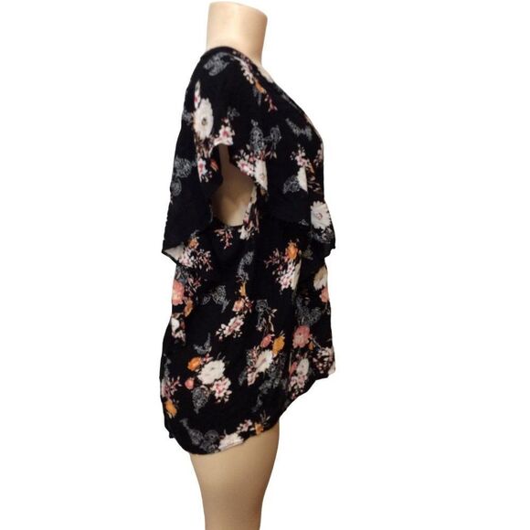 TORRID Women Flower Print Short Sleeve Top Size 2 Black with Multicolor - Picture 3 of 4